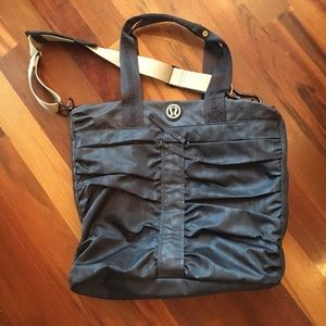 Lululemon Fast in Flight tote
